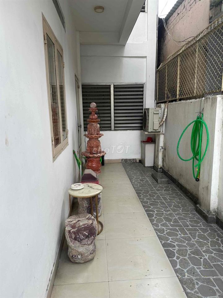 Nhà phố 3 mặt tiền, 1 trệt, 1 lầu đường 3/2 P. 12 Q.10