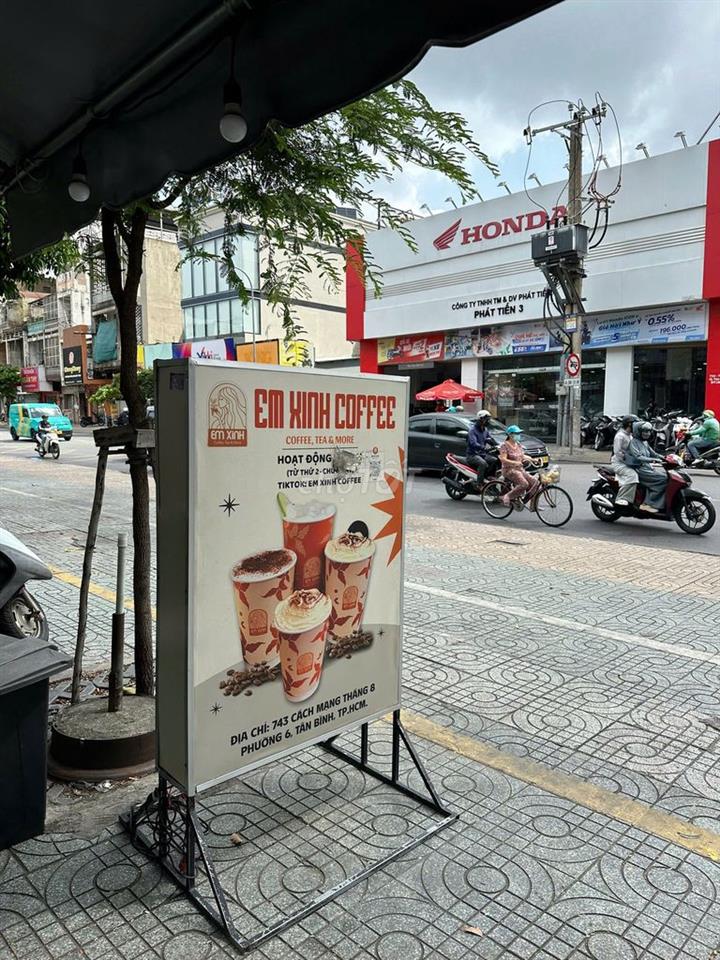 Sang lại mô hình văn phòng kết họp quán cà phê