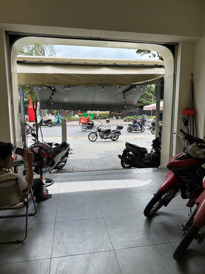 Sang lại mô hình văn phòng kết họp quán cà phê