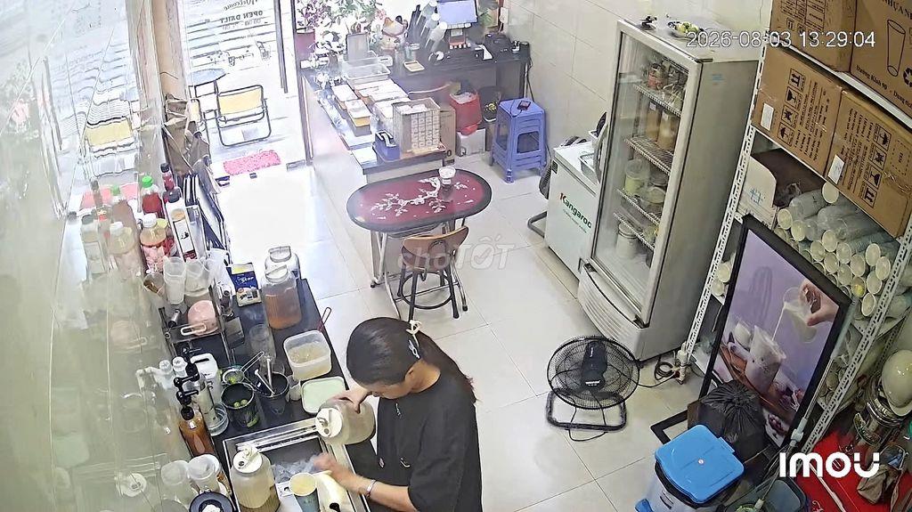 Cầng sang quán trà sữa