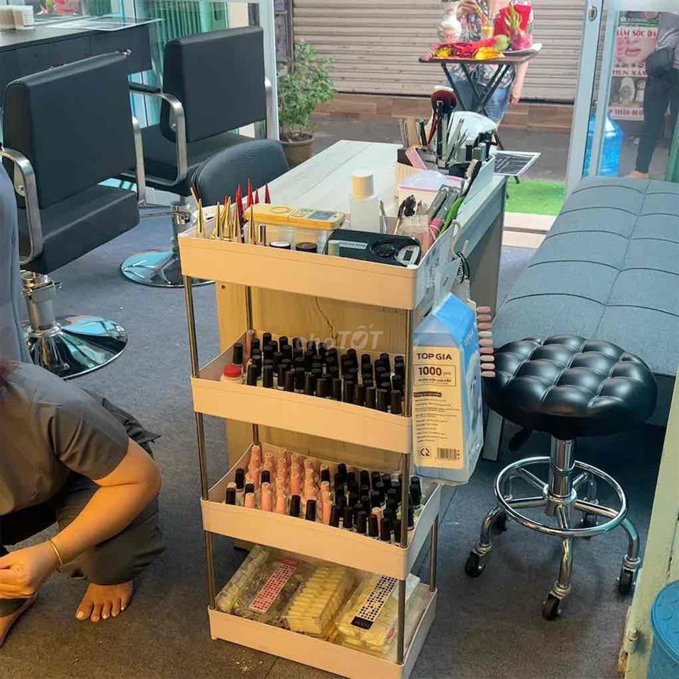Sang mặt bằng ngay chợ có lượng khách ổn định do không có thợ nên sang