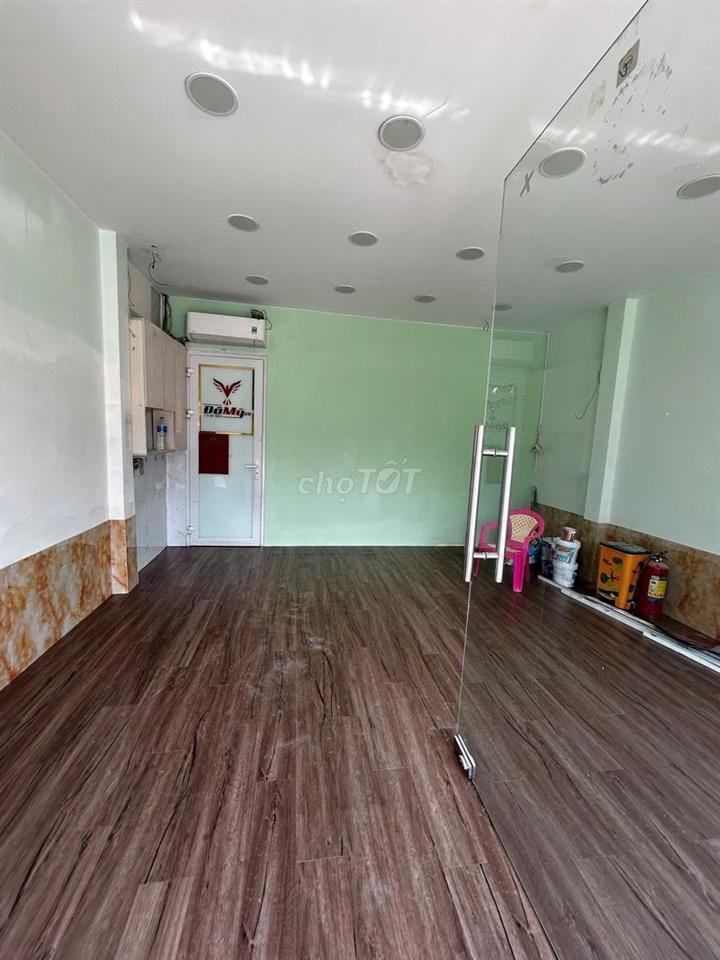 Cho thuê MB kinh doanh DT 30m2 đường 3/2 khu sầm uất