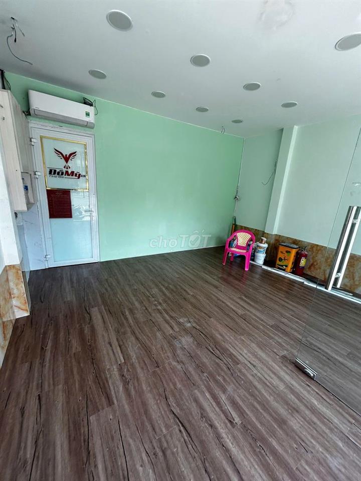 Cho thuê MB kinh doanh DT 30m2 đường 3/2 khu sầm uất