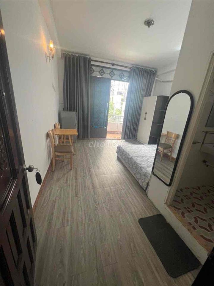 Phòng ban công tắt bếp sát tòa nhà Viettel chung cư Hà đô quận 10