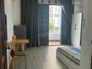 phòng sát toà nhà Viettel có cửa sổ và ban cong thoáng mát khu  Hà đô