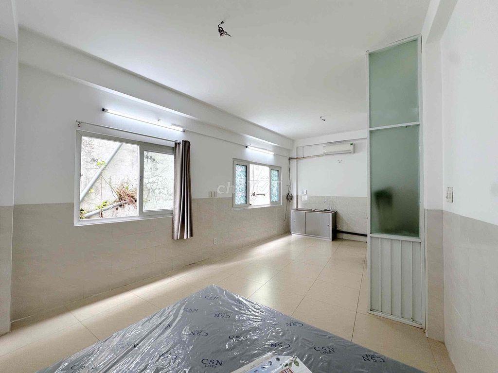 🔥 🏡 PHÒNG ĐẸP – STUDIO FULL NỘI THẤT CỬA SỔ THOÁNG NGAY UEH Q10 🔥