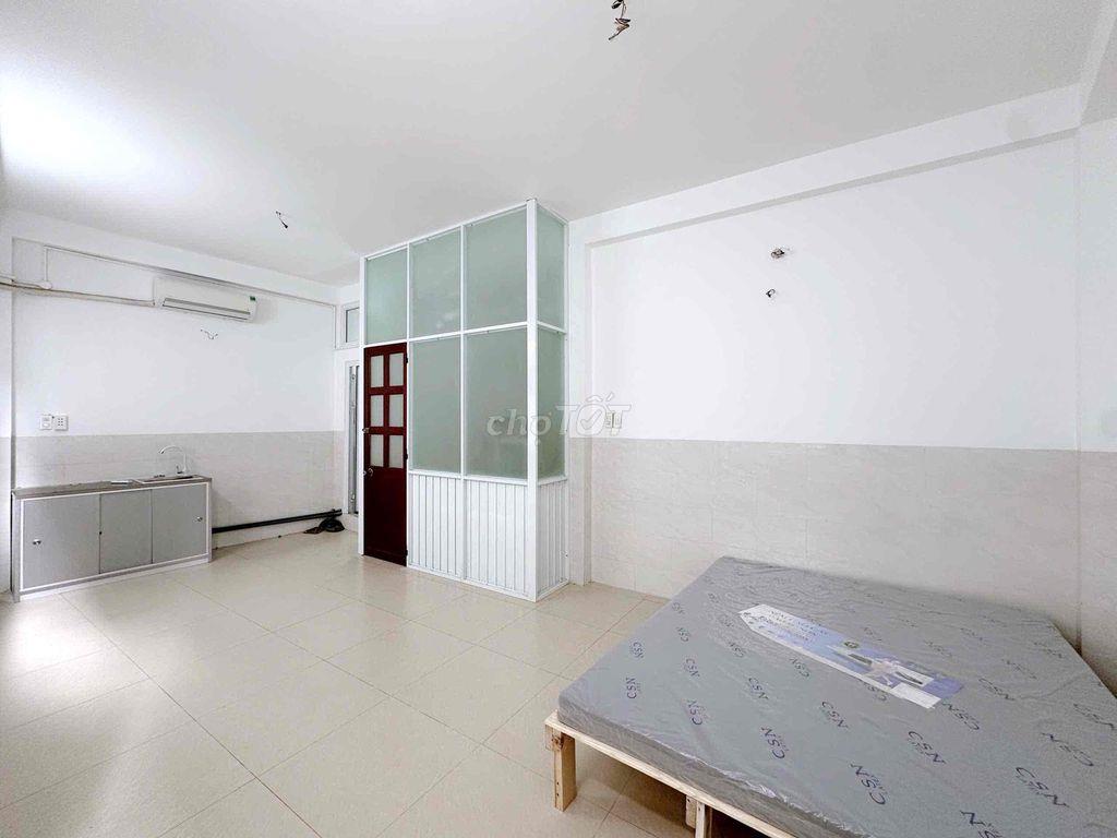 🔥 🏡 PHÒNG ĐẸP – STUDIO FULL NỘI THẤT CỬA SỔ THOÁNG NGAY UEH Q10 🔥