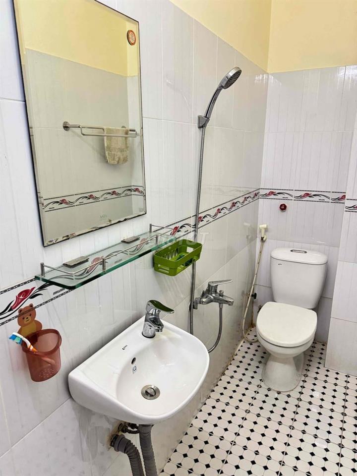 NHÀ MẶT TIỀN CẦN CHO THUÊ 10 PHÒNG, CHỈ 3tr-4tr/THÁNG