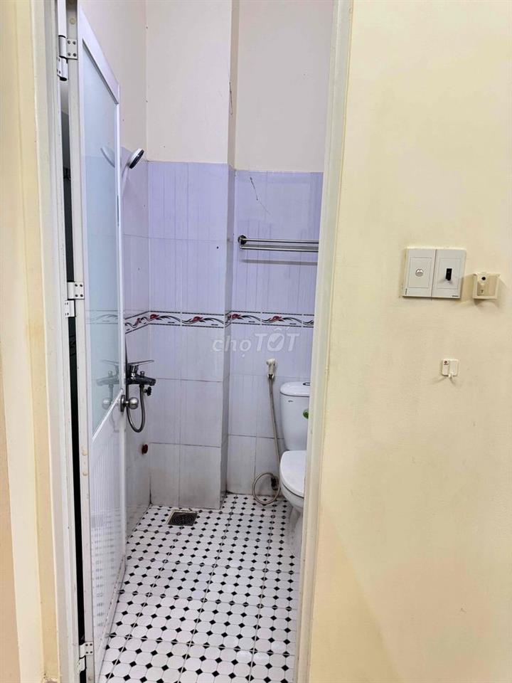 NHÀ MẶT TIỀN CẦN CHO THUÊ 10 PHÒNG, CHỈ 3tr-4tr/THÁNG