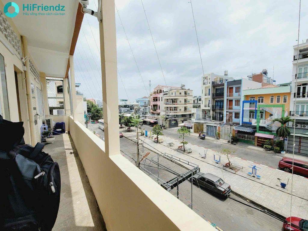 Trống Sẳn Duplex Q11 sát quận 10 sửa mới kengg bancol thoáng mát