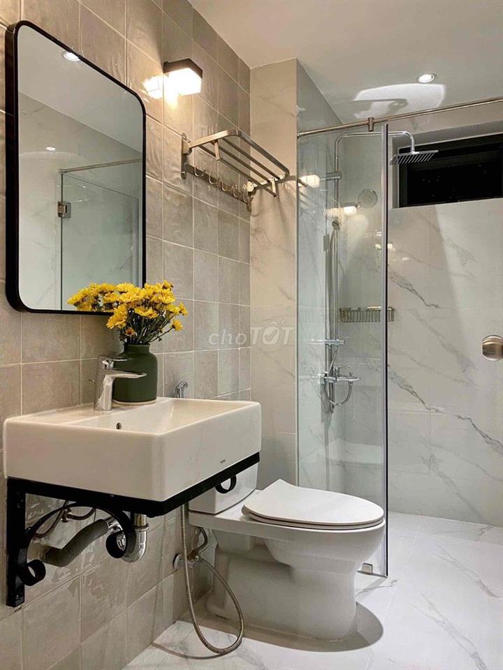 Cho thuê căn hộ Q1 ngay  bùi viện, chợ bến thành full nội thất bancol