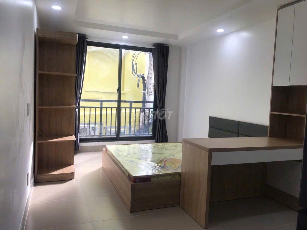 Cho thuê căn hộ gần Ga Sài Gòn, cầu LVS, ban công to, full NT Quận 3