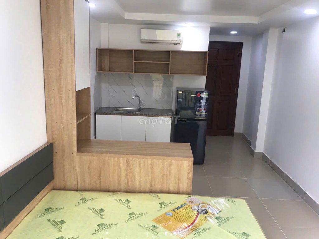 Cho thuê căn hộ gần Ga Sài Gòn, cầu LVS, ban công to, full NT Quận 3