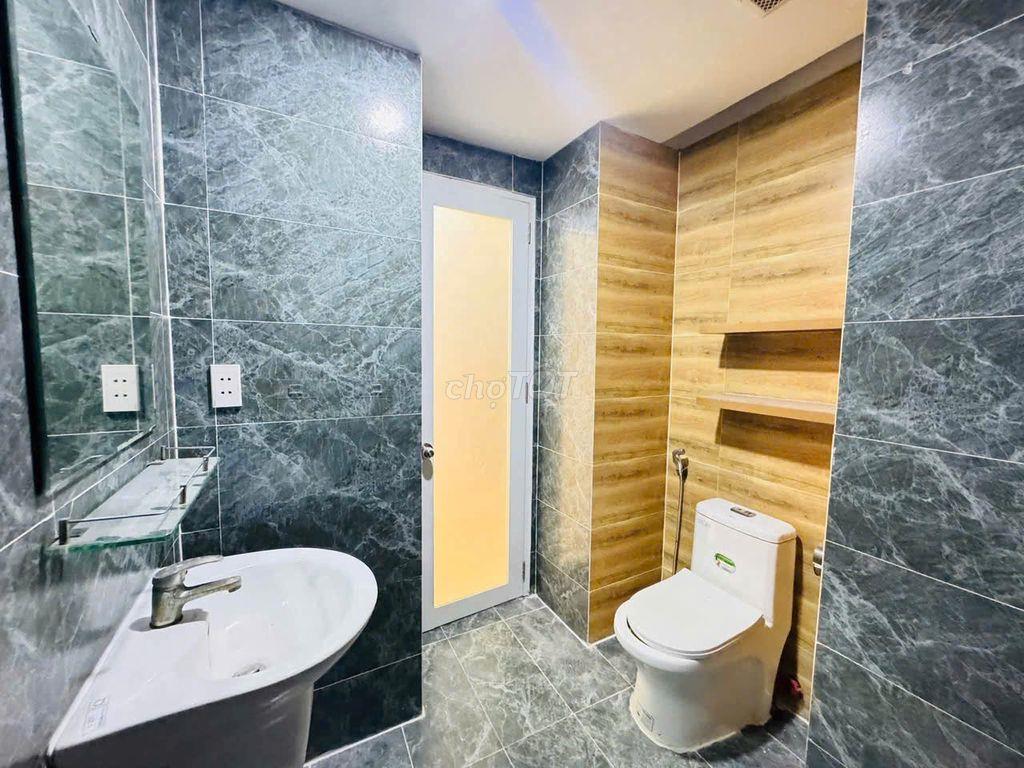 Cho Thuê Căn Hộ Ban Công Gần Công Viên Lê Văn Tám, Tân Định Quận 1