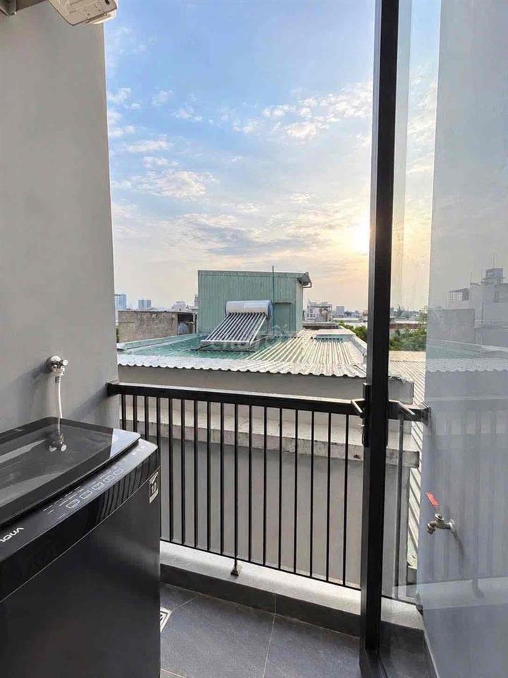 Cho thuê căn hộ ban công view bờ kè hoàng sa tân định q1