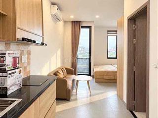 Cho thuê căn hộ ban công view bờ kè hoàng sa tân định q1