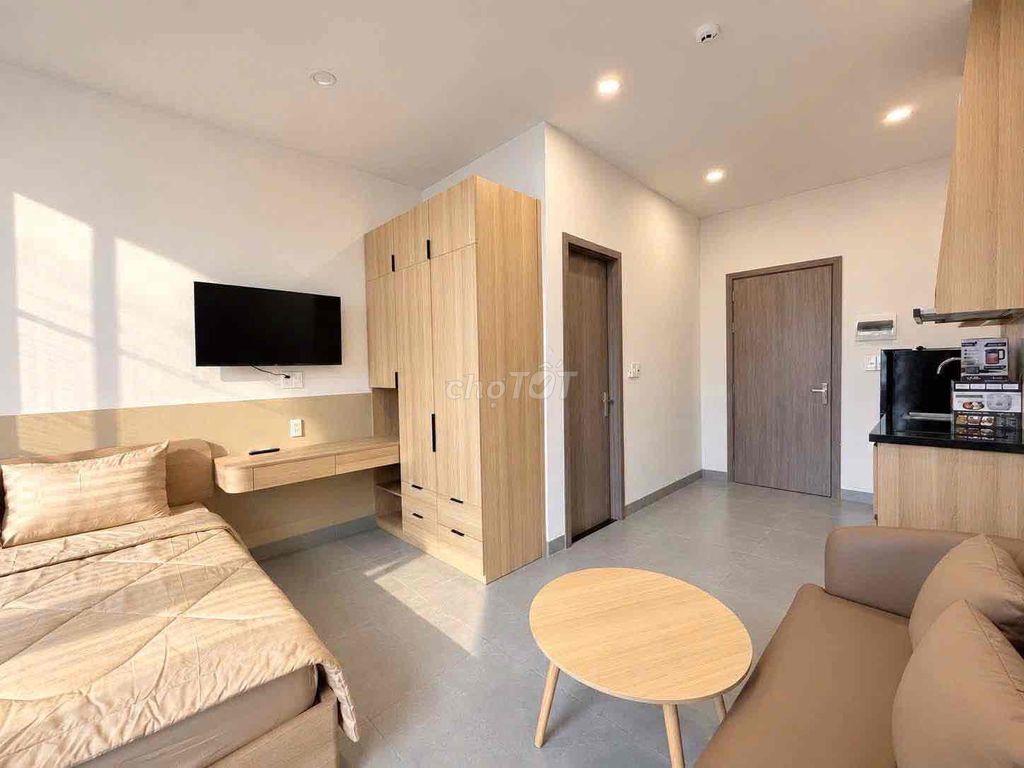 Cho thuê căn hộ ban công view bờ kè hoàng sa tân định q1