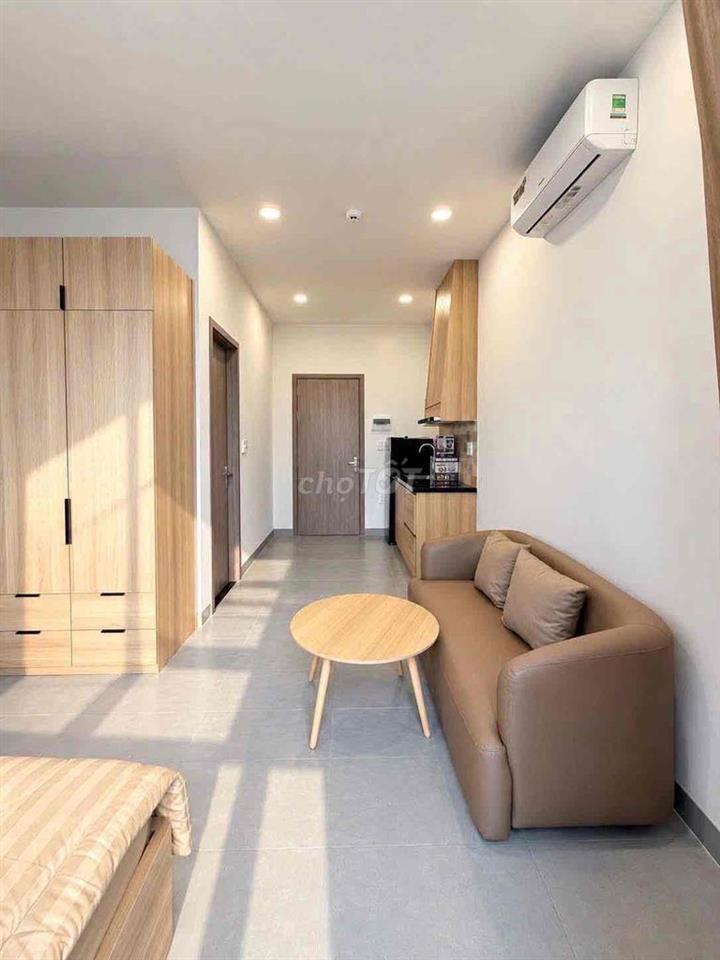 Cho thuê căn hộ ban công view bờ kè hoàng sa tân định q1