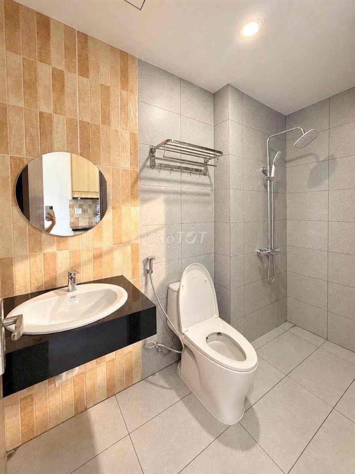 Cho thuê căn hộ ban công view bờ kè hoàng sa tân định q1