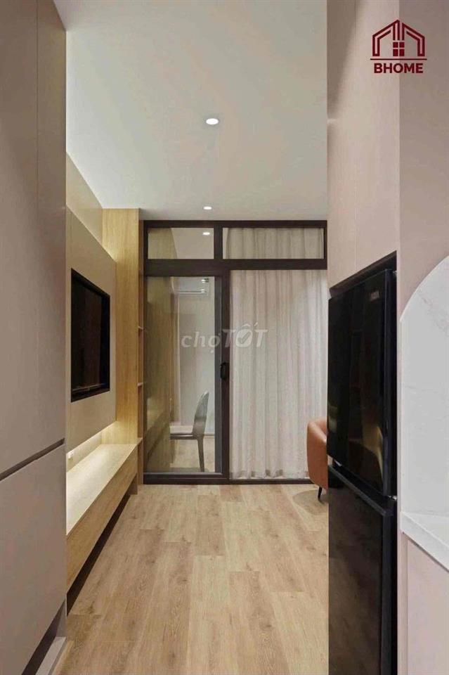 cho thuê căn hộ ban công siêu to thoáng ngay chân cầu kiệu gần CV LV8