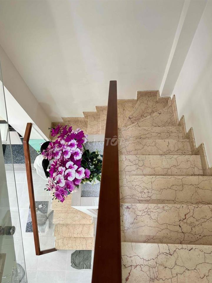 NHÀ NGUYÊN CĂN MẶT TIỀN CHỢ - GẦN CMT8 - 1T2L -  2 PN,3WC - MỚI