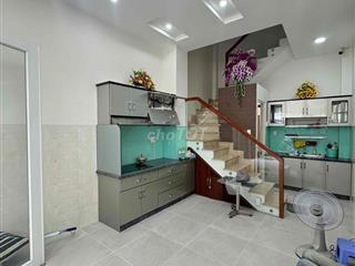 NHÀ NGUYÊN CĂN MẶT TIỀN CHỢ - GẦN CMT8 - 1T2L -  2 PN,3WC - MỚI