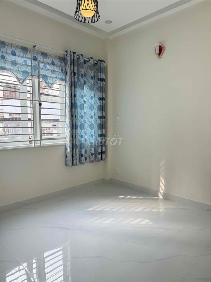 NHÀ NGUYÊN CĂN MẶT TIỀN CHỢ - GẦN CMT8 - 1T2L -  2 PN,3WC - MỚI