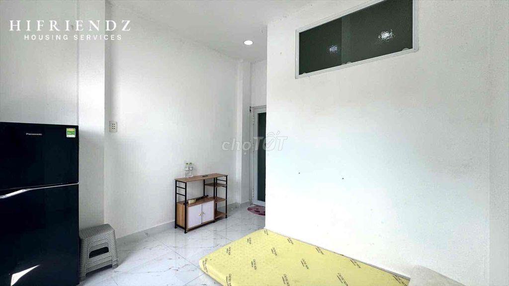 STUDIO BAN CÔNG CỬA SỔ THOÁNG MÁT ĐI BỘ QUA SGU ĐHSP - GẦN Q10 Q1 Q3