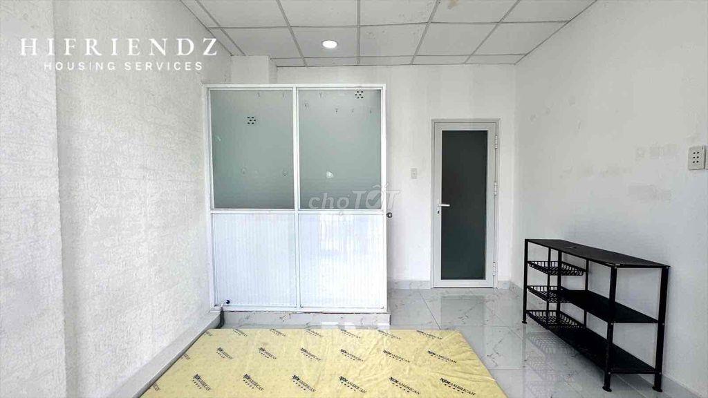 STUDIO BAN CÔNG CỬA SỔ THOÁNG MÁT ĐI BỘ QUA SGU ĐHSP - GẦN Q10 Q1 Q3