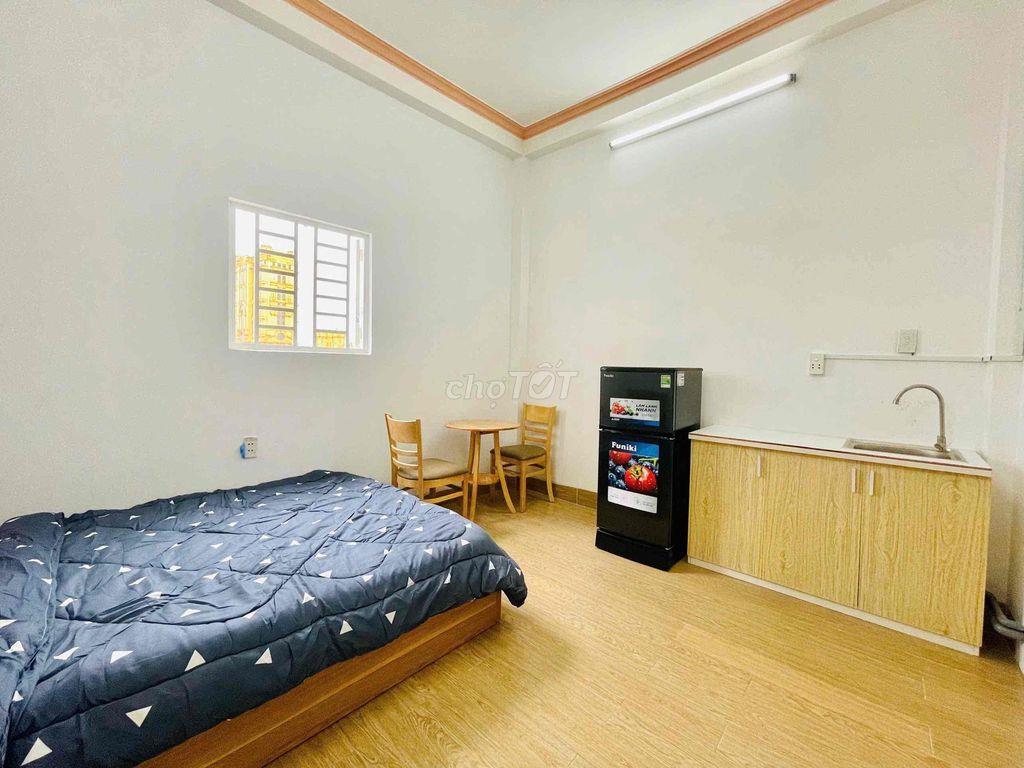 STUDIO BAN CÔNG SIÊU ĐẸP FULL NỘI THẤT GẦN ĐH MỞ - ĐH Y DƯỢC