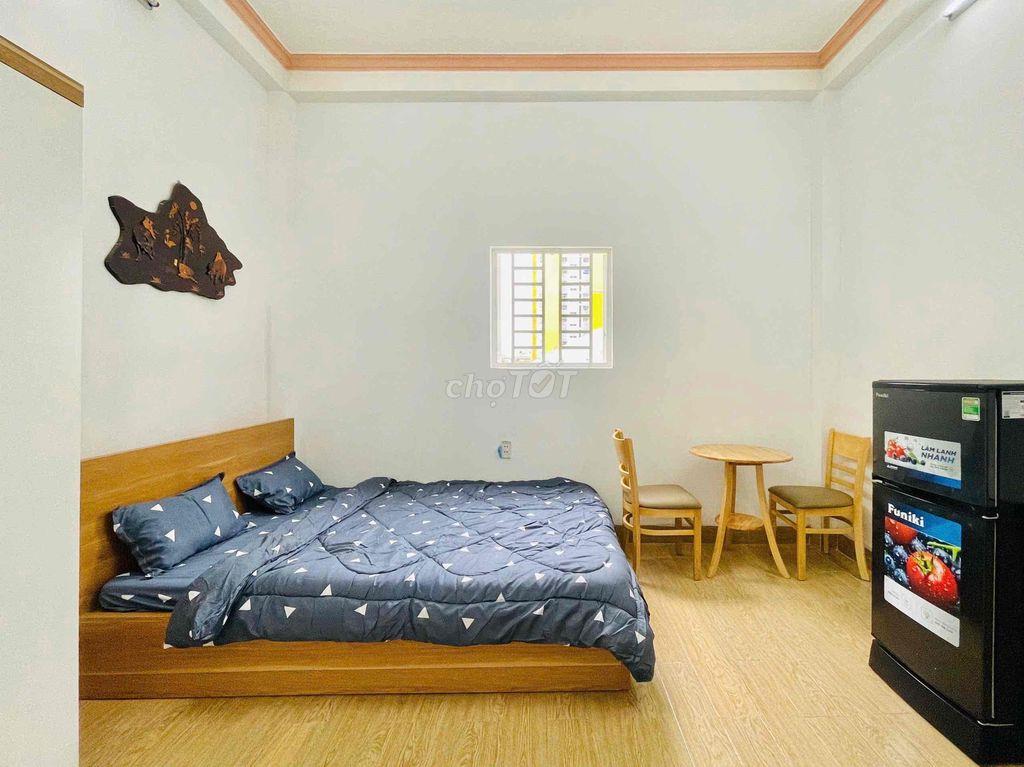 STUDIO BAN CÔNG SIÊU ĐẸP FULL NỘI THẤT GẦN ĐH MỞ - ĐH Y DƯỢC