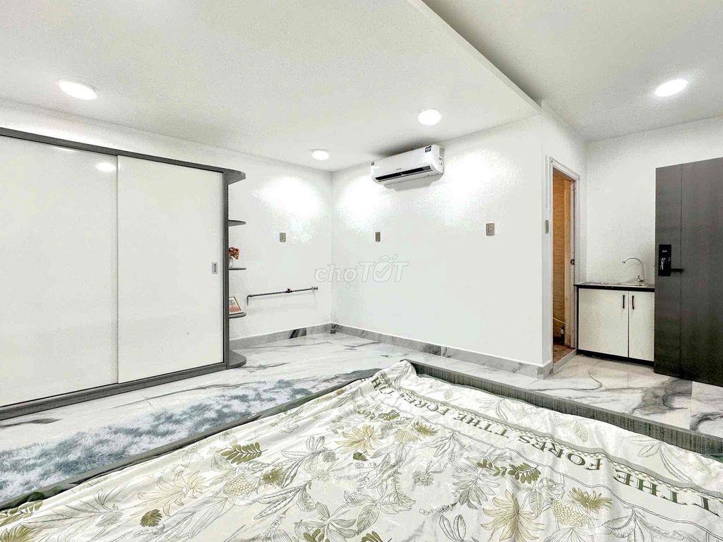STUDIO CỬA SỔ TRỜI BAN CÔNG, FULL NỘI THẤT THUẬN TIỆN QUA Q5