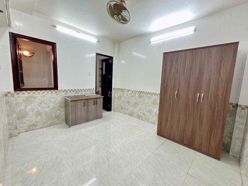 STUDIO BAN CÔNG SIÊU THOÁNG NGAY TRỤC VÕ VĂN KIỆT Q5 Q6