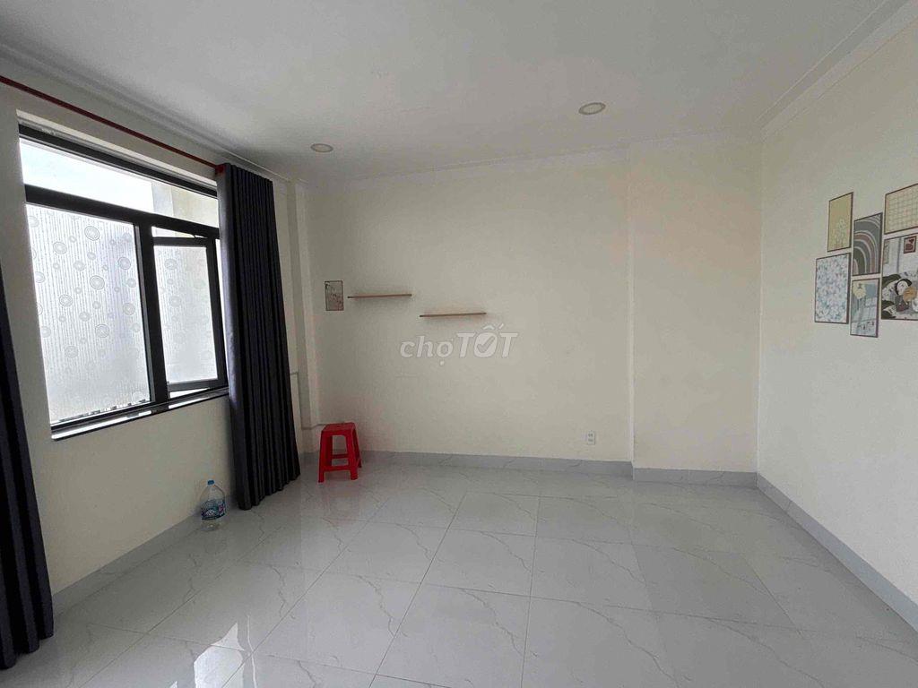 PHÒNG TRỌ BAN CÔNG SIÊU THOÁNG, SIÊU RỘNG GẦN UEH N, VHU -M