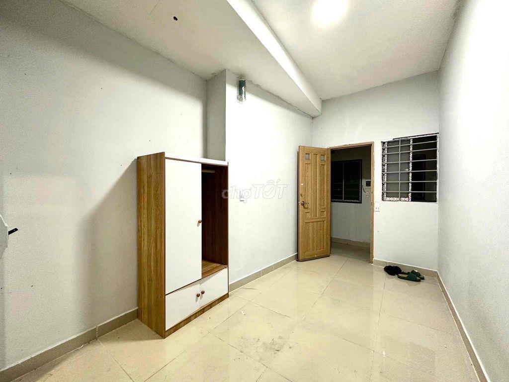 STUDIO BAN CÔNG TÁCH BẾP CÓ THANG MÁY NGAY VÒNG XOAY LÝ THÁI TỔ