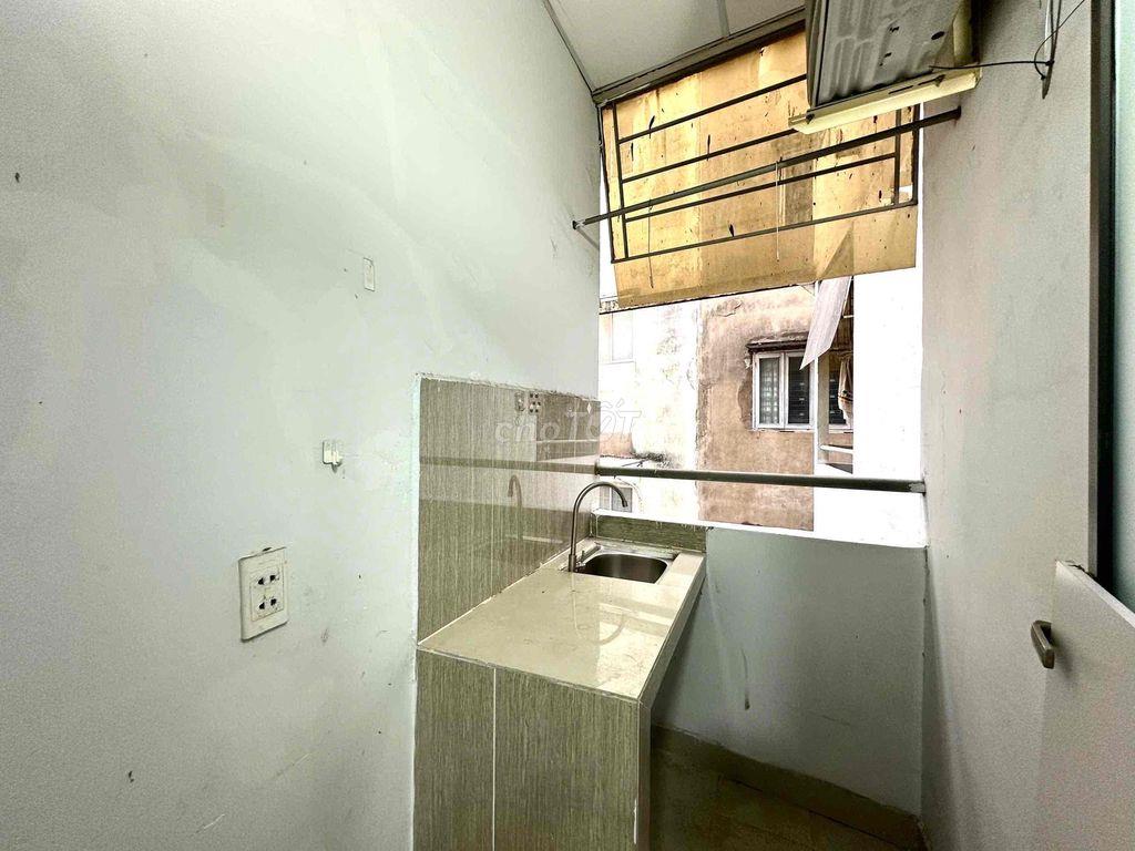 STUDIO BAN CÔNG TÁCH BẾP CÓ THANG MÁY NGAY VÒNG XOAY LÝ THÁI TỔ