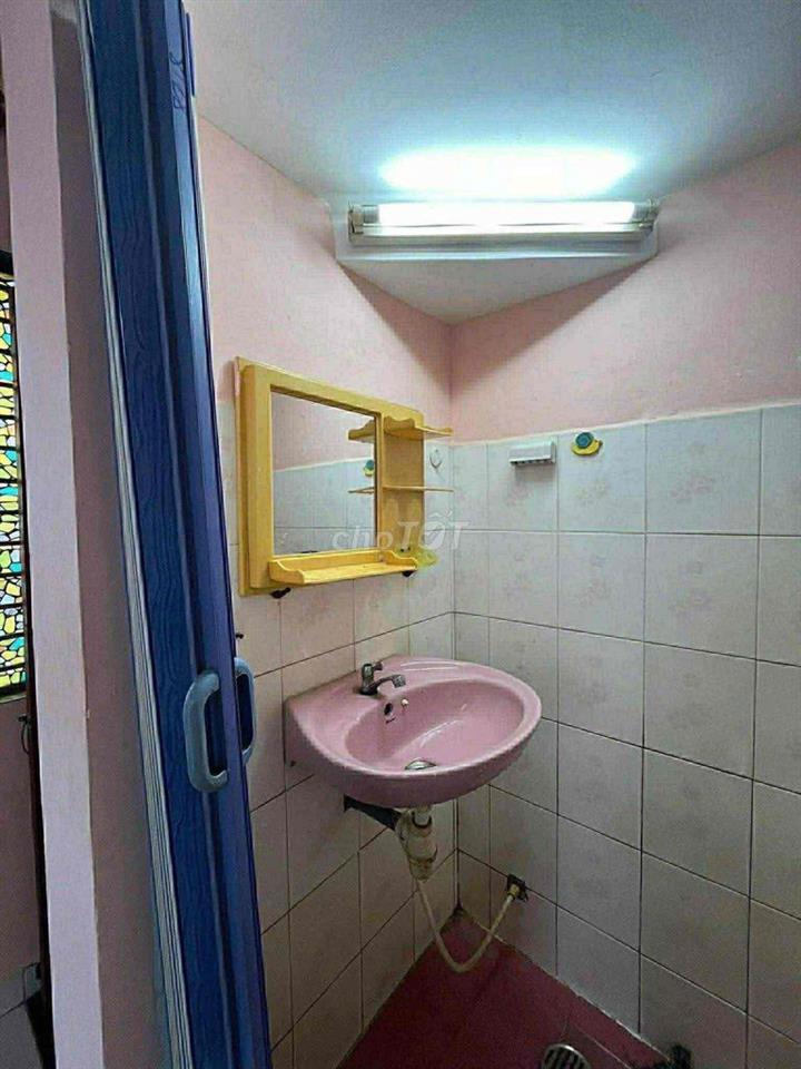 Tìm thêm người ở ghép chi phí từ 2tr đến 2tr5 1 người.
