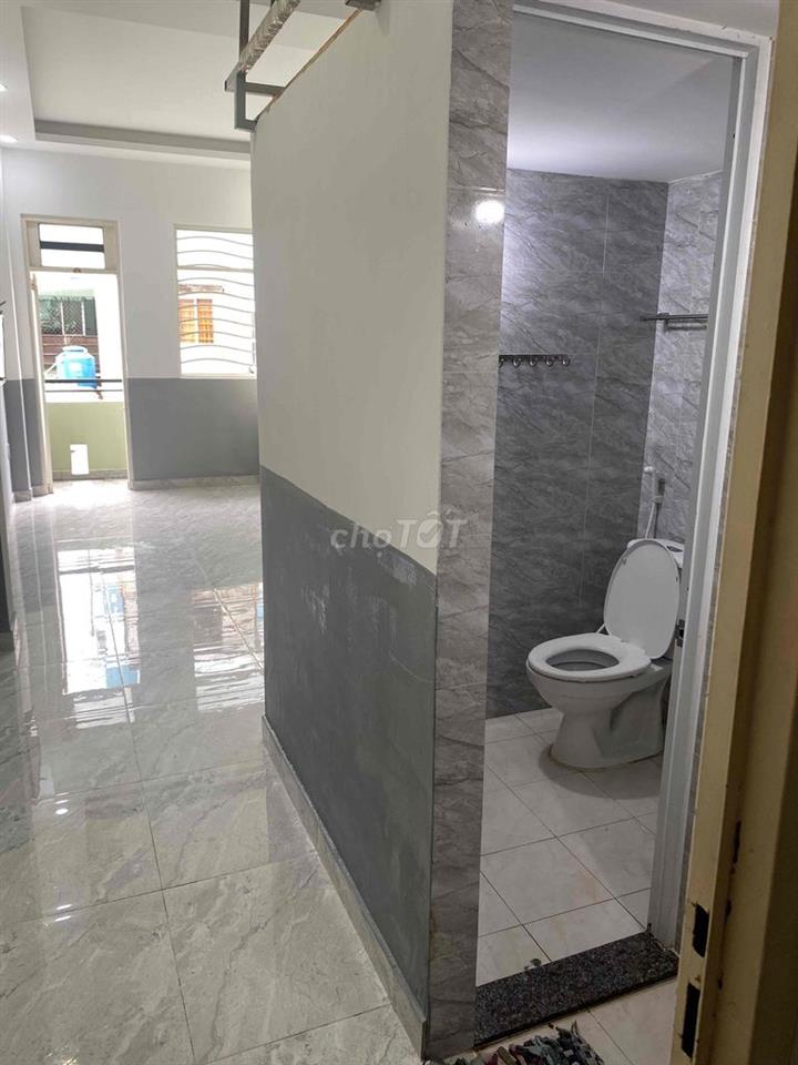 phòng tầng 1, có ban công, gác lửng