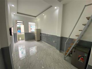 phòng tầng 1, có ban công, gác lửng