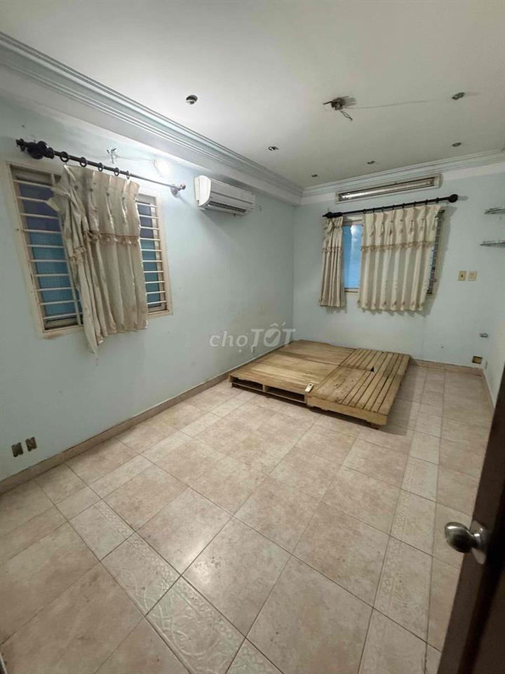 phòng trọ lầu1, diện tich 30 m2 , bếp toilet rieng,đường Hoà Hảo Q10