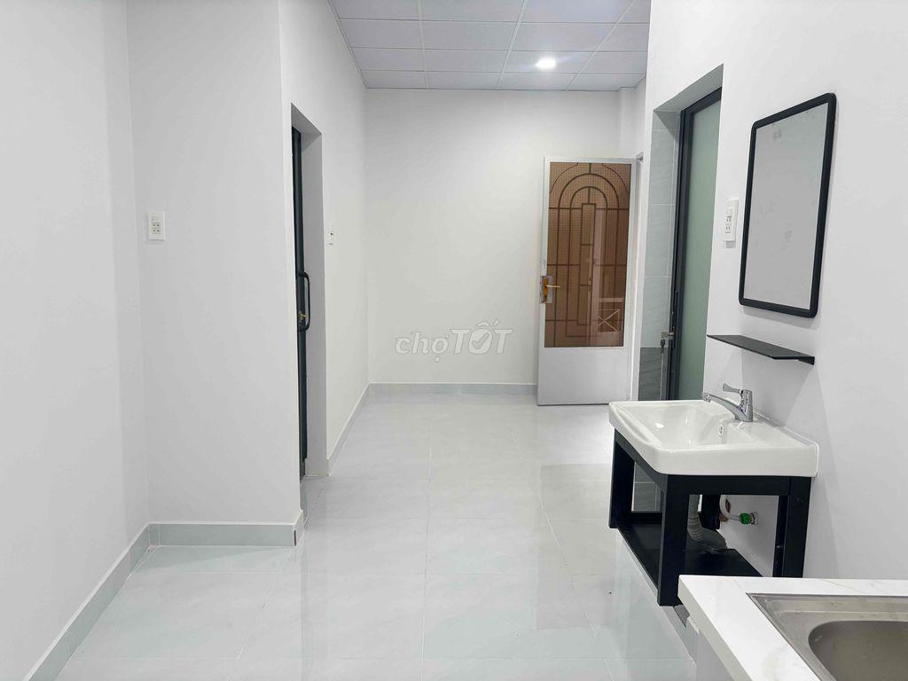 CHÍNH CHỦ CHO THUÊ - PHÒNG MỚI XÂY - LÝ THÁI TỔ TRUNG TÂM QUẬN 10