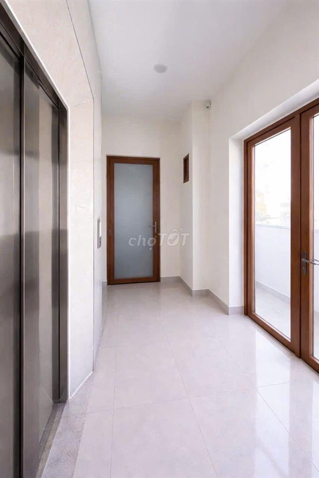 Phòng 25m2 có tủ lạnh tủ quần áo Q10