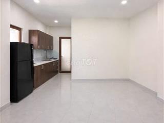 Phòng 25m2 có tủ lạnh tủ quần áo Q10