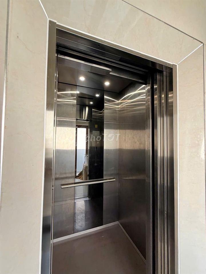 Phòng 25m2 có tủ lạnh tủ quần áo Q10