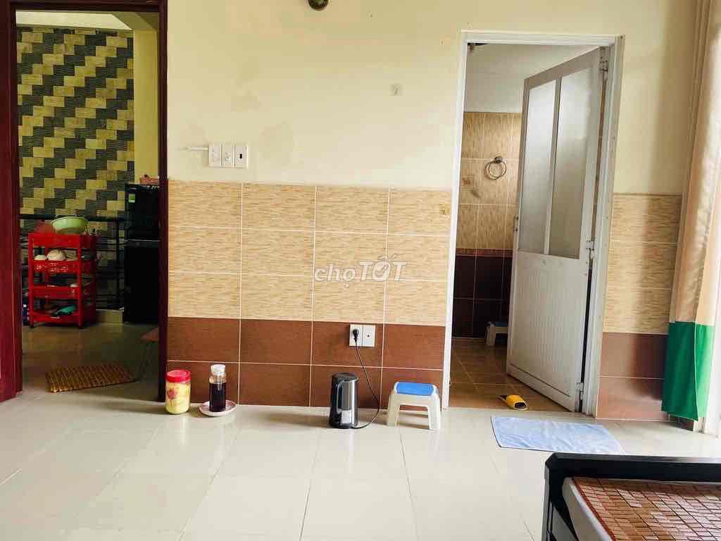 CẦN TÌM NỮ NV VĂN PHÒNG Ở GHÉP QUẬN 10 - CÓ CỬA SỔ - VIEW BAN C