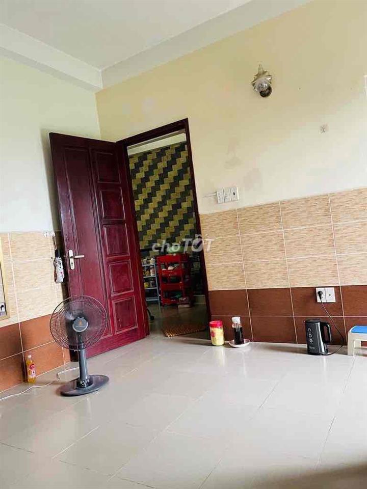 CẦN TÌM NỮ NV VĂN PHÒNG Ở GHÉP QUẬN 10 - CÓ CỬA SỔ - VIEW BAN C