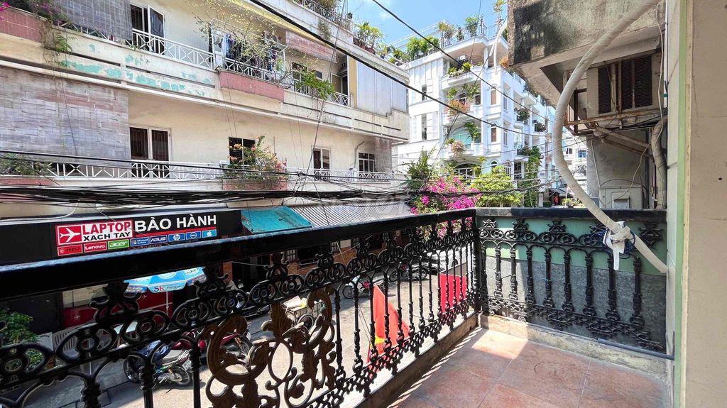 Studio tách bếp full nội thất ban công ngay đường 3/2