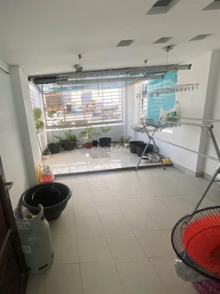 Cho thuê nguyên tầng p hoà hưng q10 có sân thượng