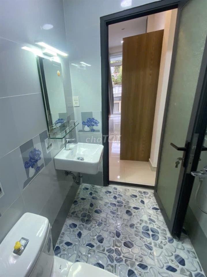 Cho thuê nguyên tầng p hoà hưng q10 có sân thượng