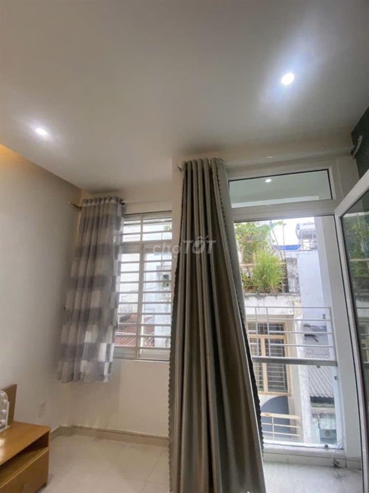 Cho thuê nguyên tầng p hoà hưng q10 có sân thượng